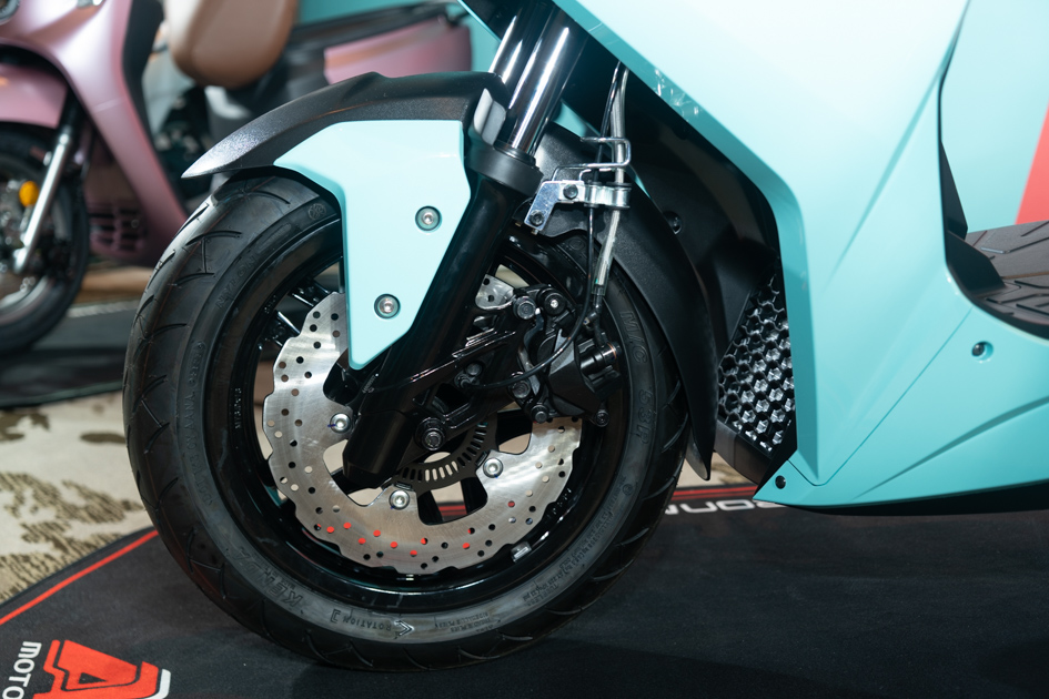 搭配的輪胎為 13 吋 KENDA 的 K6035