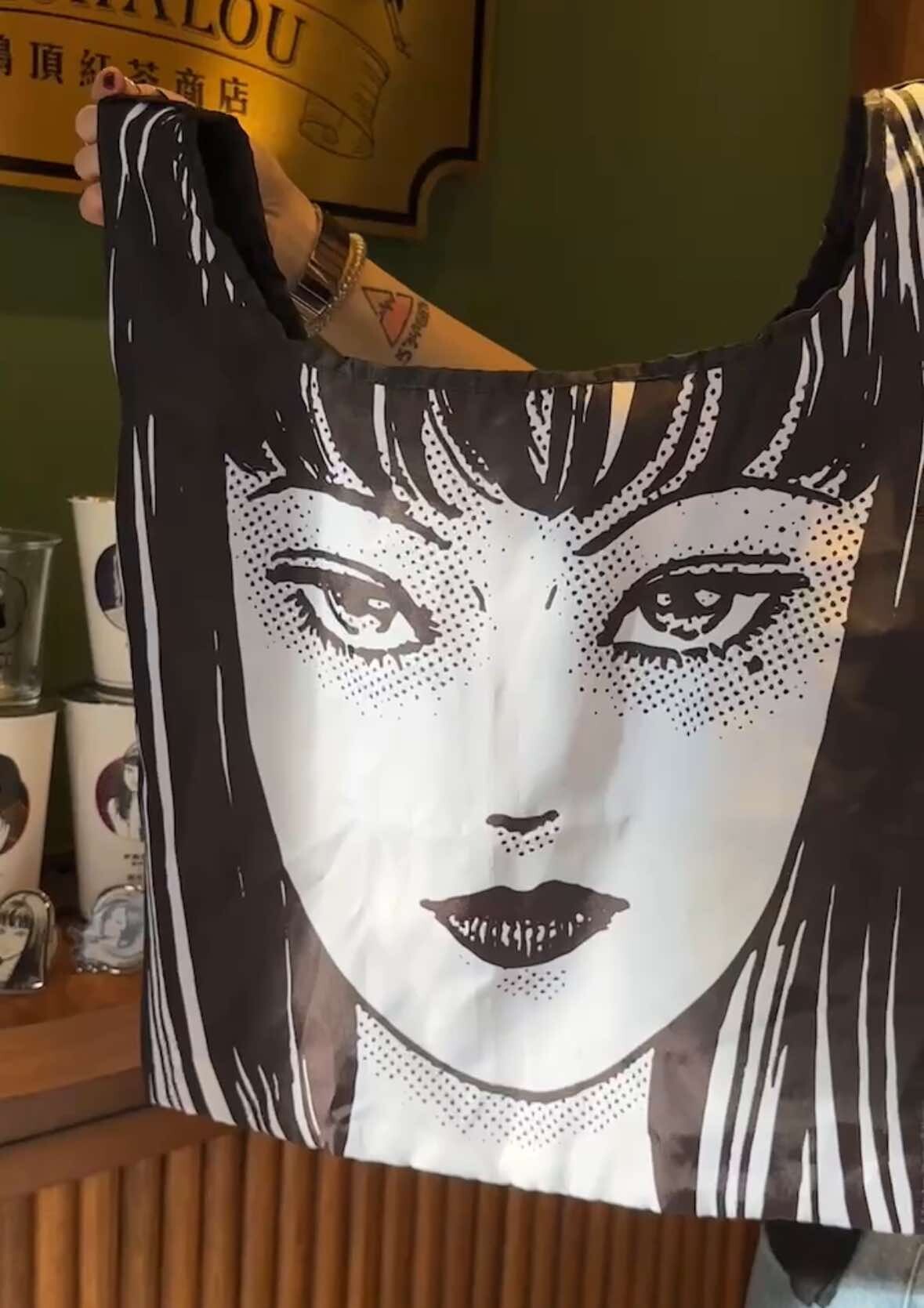 重磅聯名！「鶴茶樓 X 伊藤潤二驚選集」周邊登場，