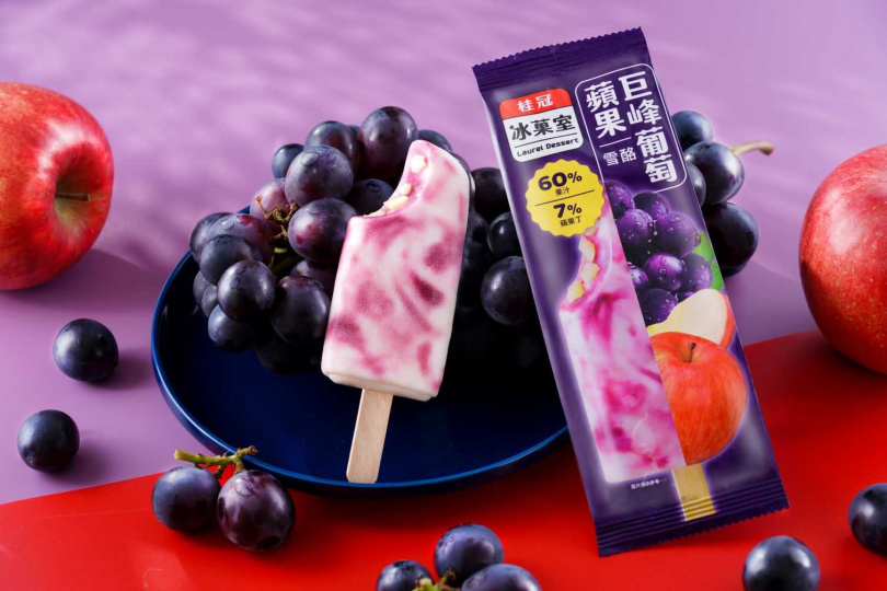 「巨峰葡萄雪酪」。（45元／支，圖／桂冠提供）