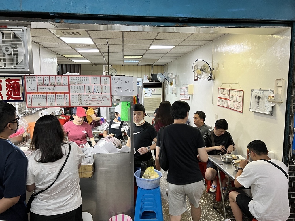 【台北南港美食】闞記涼麵，南港車站前的平價親民美食，多樣精彩
