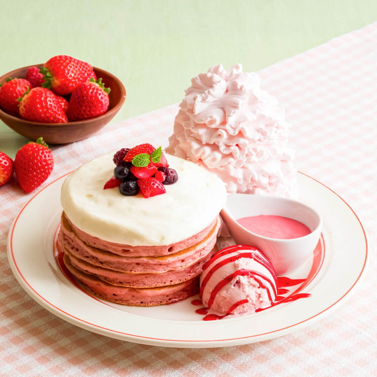 2025年3月_美麗甜點_Eggs 'n Things_ストロベリー＆チーズクリームパンケーキ_草莓起司鮮奶油鬆餅