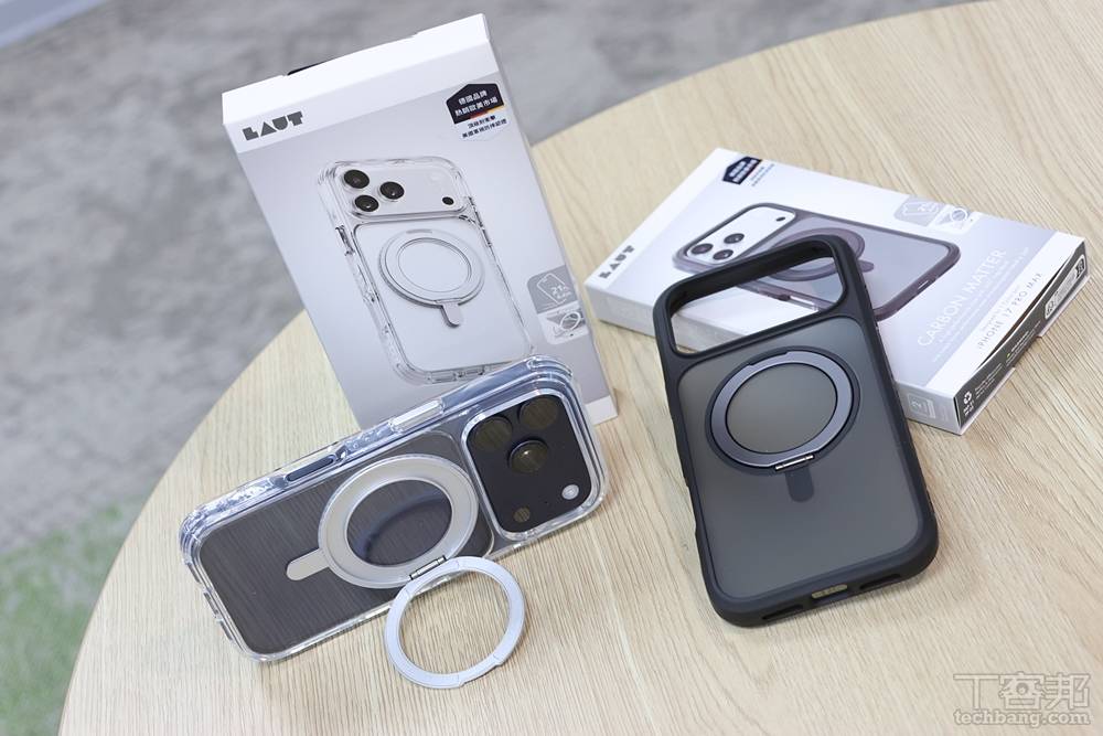 保護殼邊框設計了水晶雕紋防滑細節，同時強化了鏡頭孔位與邊框高度。