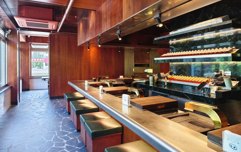 餐廳2樓目前設為VIP區含吧檯與包廂，僅供企業訂位、不開放一般人訂位，整層低消6萬元。（圖／魏妤靜攝）