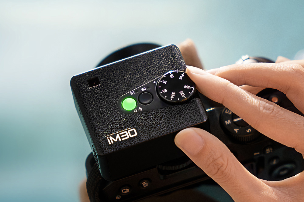 神牛發表全新迷你小閃光燈Godox iM30，方正造型充滿復古味，建議售價約NT$1,200