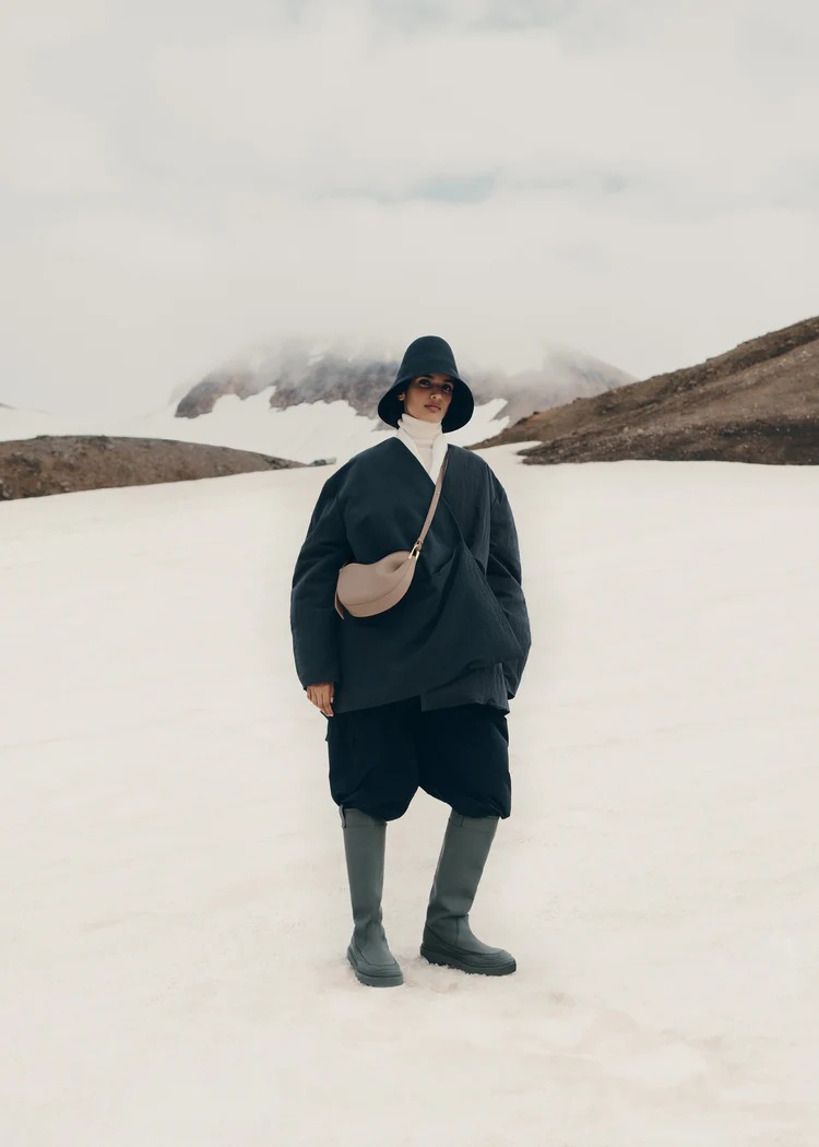 「Tonca」是 Polène 的寶藏包款，其抓皺獨特設計，不僅展現了品牌柔軟的皮革觸感