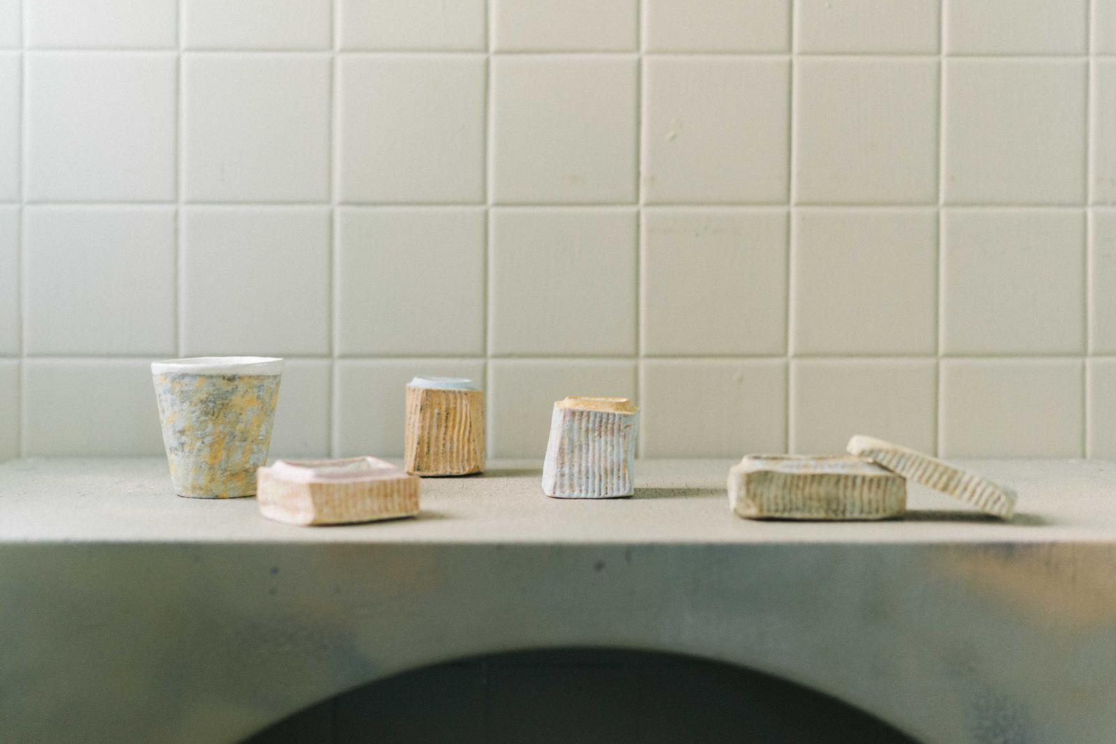 朋丁pon ding展出陶藝家賀羽薇作品「摺色」