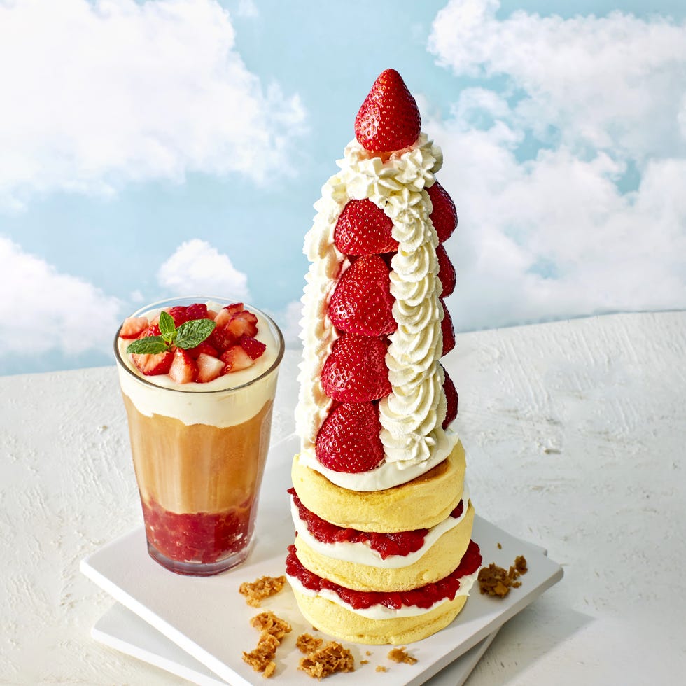 來自日本東京的舒芙蕾品牌 FLIPPER’S 台灣二號店也登陸 Dream Plaza，特別推出高達 35 公分的「Taipei 101 Strawberry Tower」舒芙蕾塔。