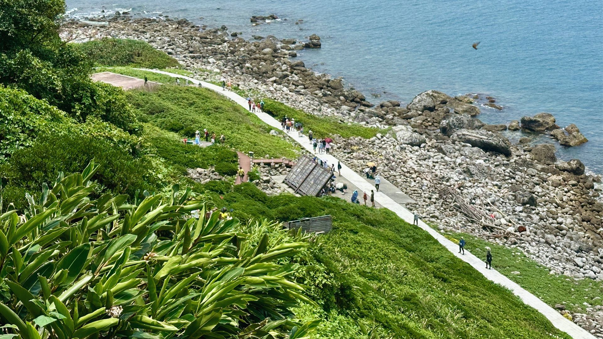俯瞰基隆嶼海濱步道