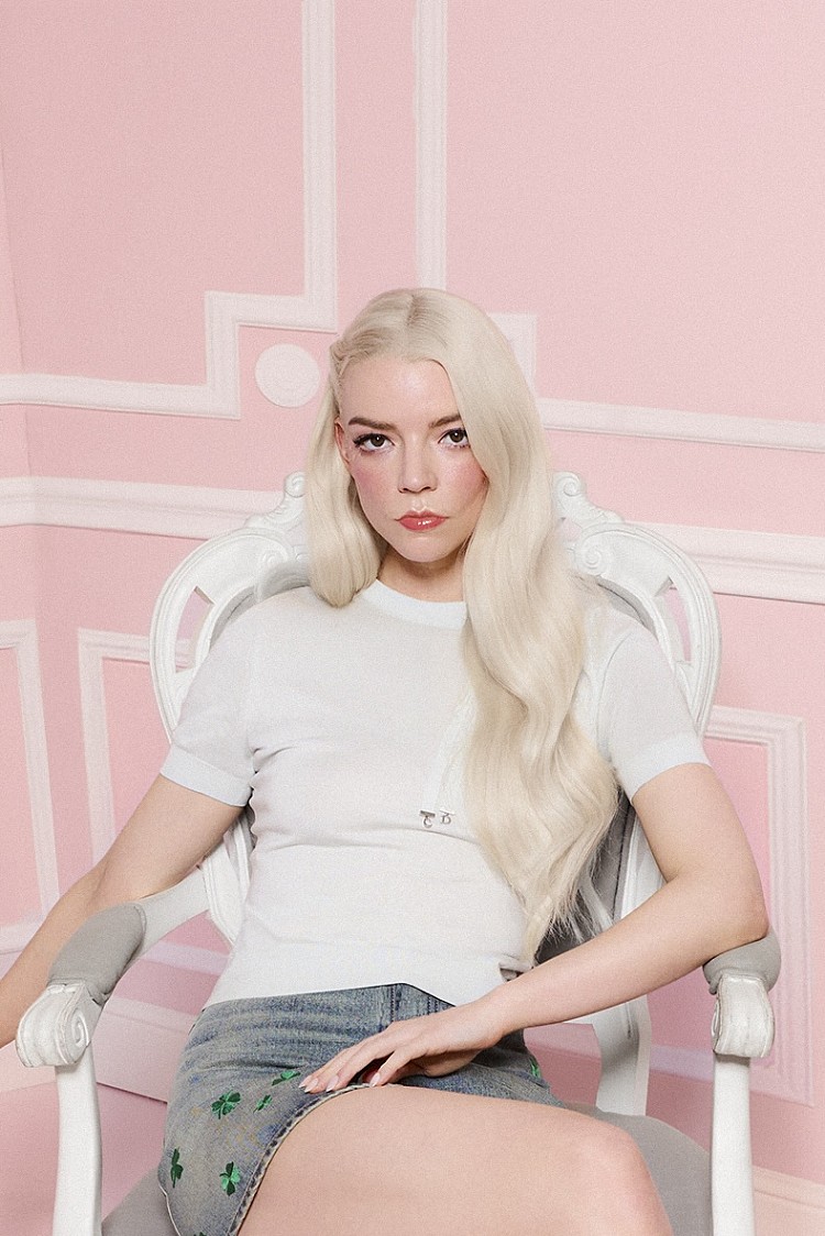 Anya形容和迪奧的合作就像加入一個大家庭