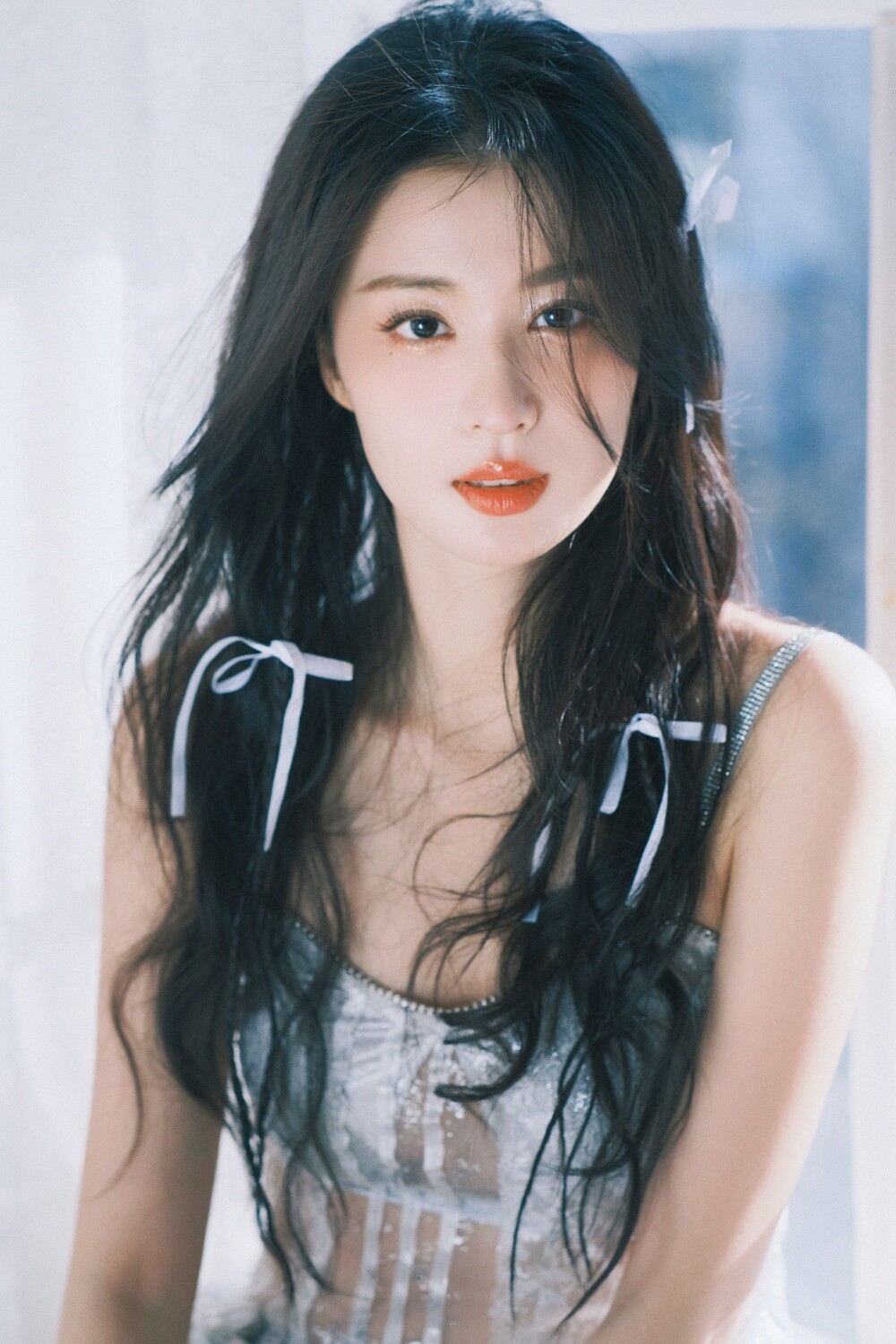 陸劇《慶餘年2》演員古裝vs時裝！張若昀比第1季上相，李沁仙氣，辛芷蕾、宋軼時裝也美