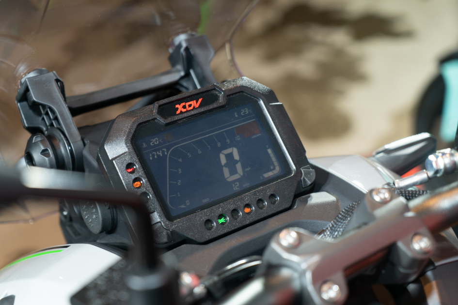 BRERA X 具有大型液晶儀表