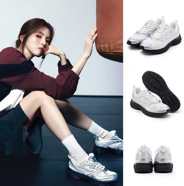 FILA INTERUN 銀白／2880元（圖／品牌提供）