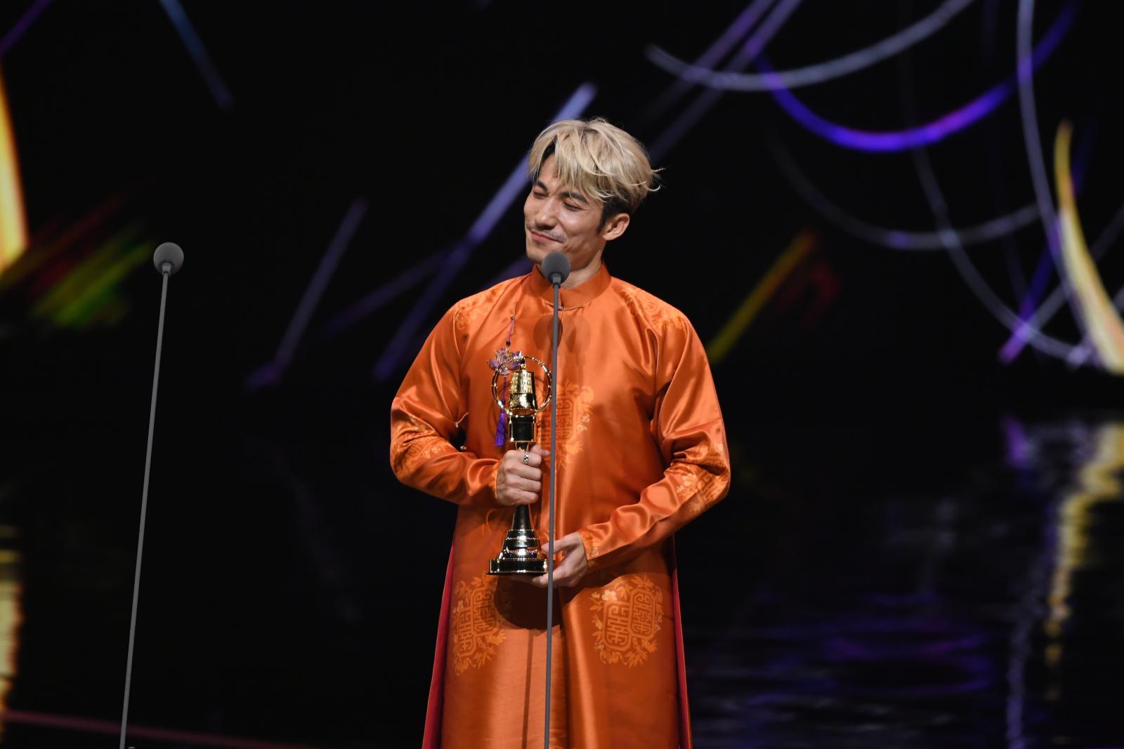 「越南影帝」連炳發憑藉《化外之醫》奪下金鐘60戲劇節目男主角獎，成為典禮上最動人的一刻之一。