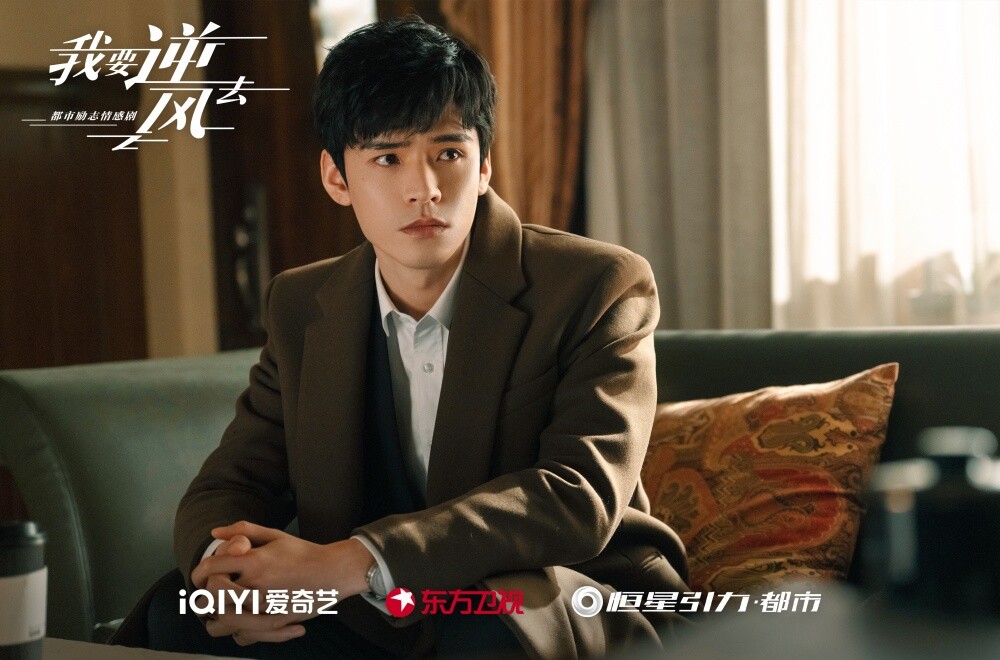 盤點陸劇男星演職場菁英！陳星旭演CEO、律師不違和，《你比星光美麗》許凱首次演霸總