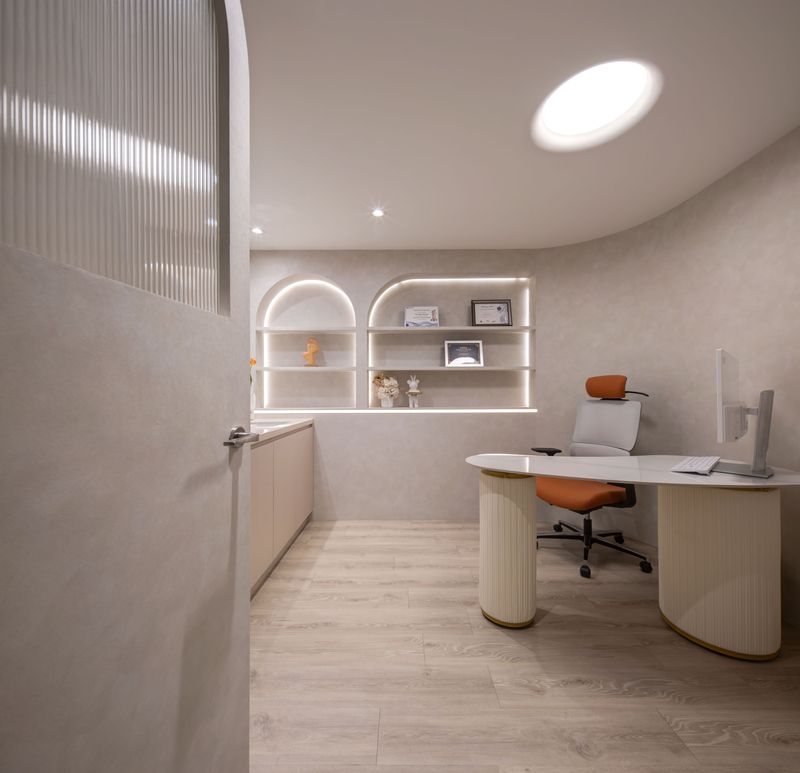 舒皓；醫美空間設計；診所室內設計；初白設計；醫美診所；商業空間；弧形設計；老屋翻新；室內設計