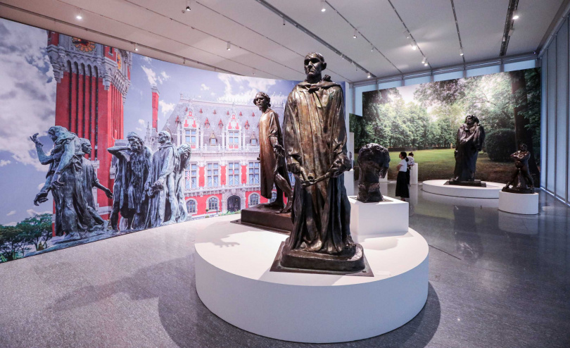 在以「肖像」為主題的第三展區中，可見紀念平凡英雄的〈加萊義民〉塑像，與耗費七年蒐集資料後才進行創作的〈巴爾札克紀念像〉。（圖／趙文彬攝）