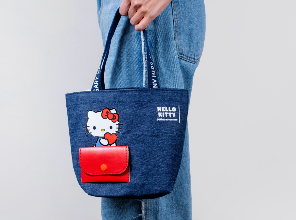 屈臣氏Hello Kitty集點加價購「Hello Kitty牛仔包」：5點+99元