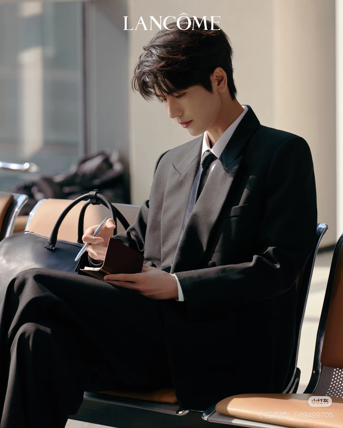 張凌赫美顏征服美妝市場