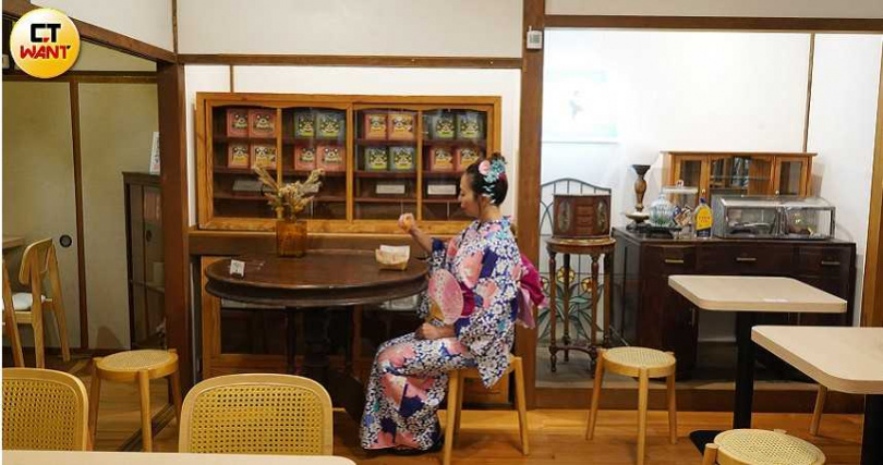 一走進貓丁目內用空間便感受到日式復古氛圍。（圖／魏妤靜攝）