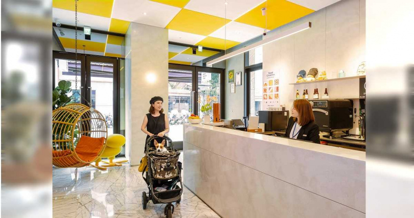 選擇瀚寓夏天寵伴輕旅專案，寵物備品、洗沐、推車一次到位。（圖／瀚寓夏天提供）