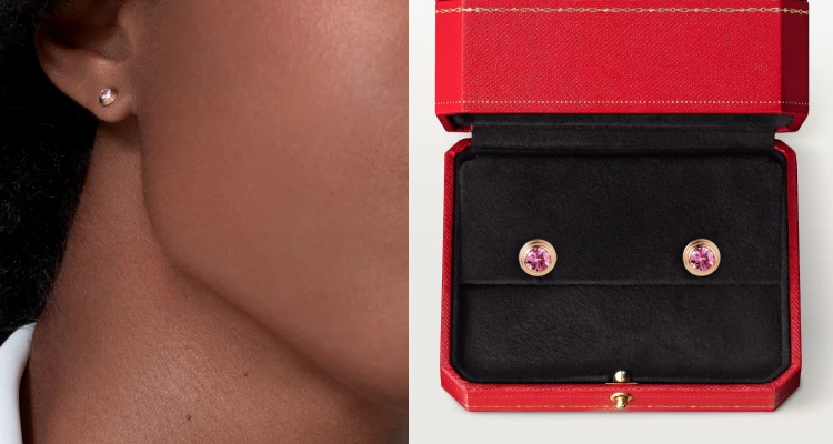 Cartier「D'Amour」系列優雅地重現了1938年的經典款式，造型小巧精緻而圓潤。玫瑰金溫柔地環抱著中間兩小顆粉紅色藍寶石，讓舉手投足間，隱約透出一種世家才有的底蘊與從容。這是一份不被潮流左右的禮物，如同母親那份安靜而恆久的愛。（商品價格約：NTD 52,000）