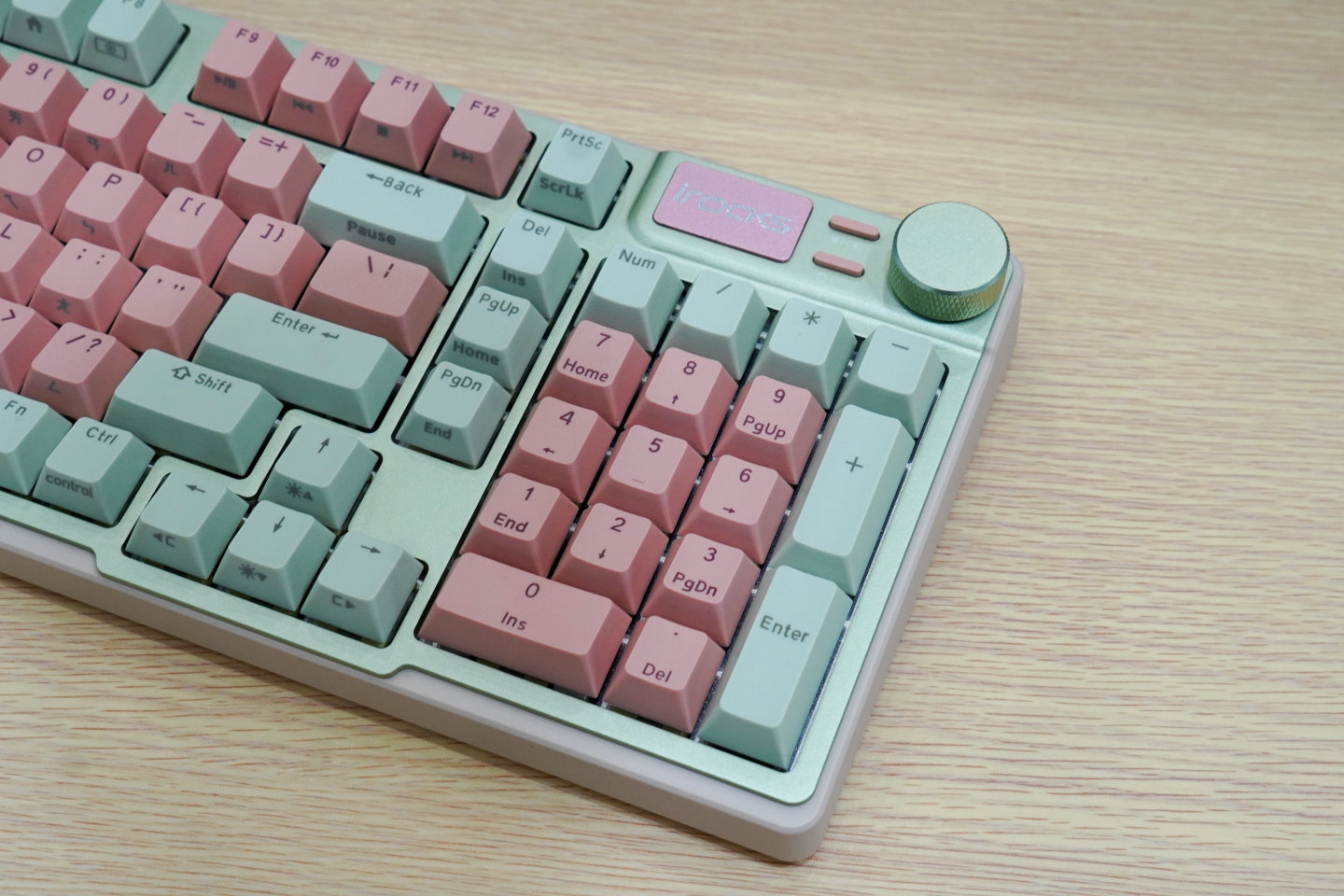 K85U右上角具有2個功能鍵以及旋鈕。