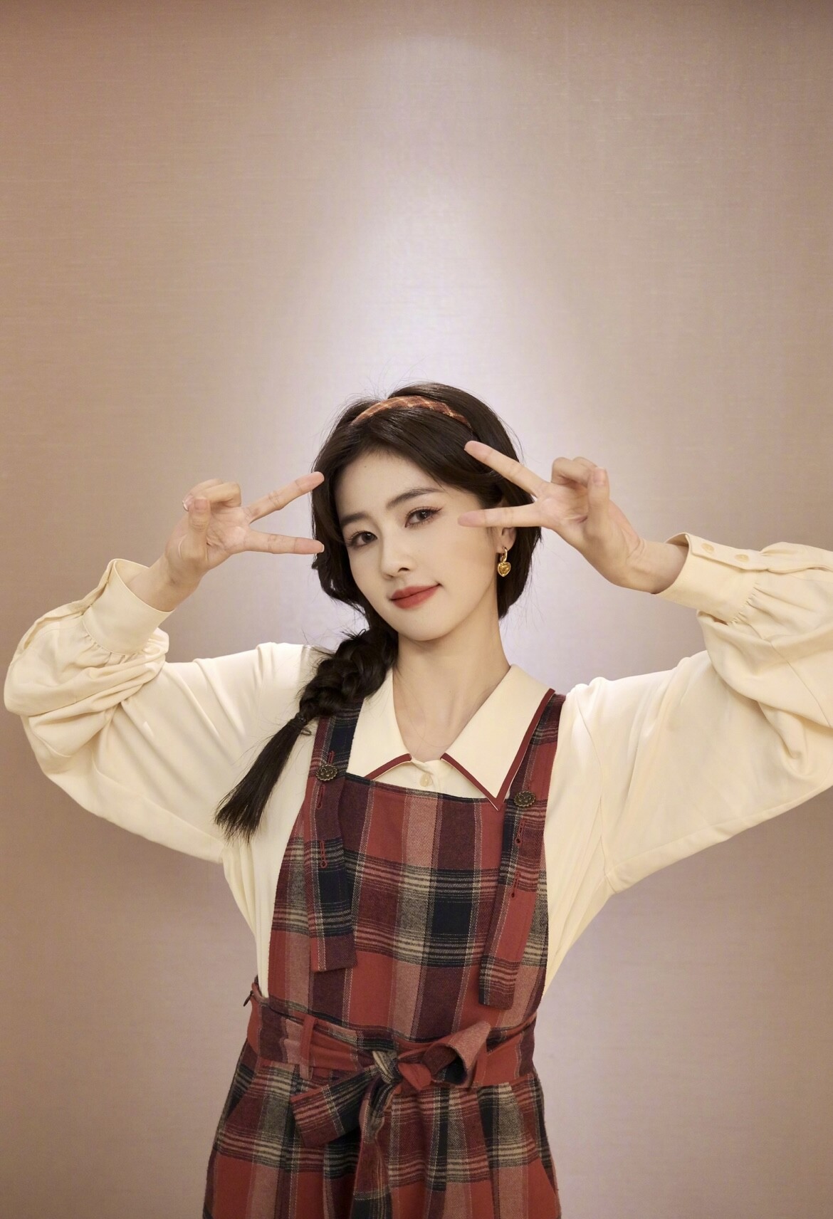 新年紅色穿搭六大範本：整身紅「這樣搭」才不出錯！少女千金風、成熟質感風都有