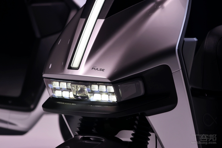 Gogoro Pulse性能旗艦發表：LED矩陣頭燈新造型、10.25吋智慧儀表可導航，不含補助價格 10.9 萬起