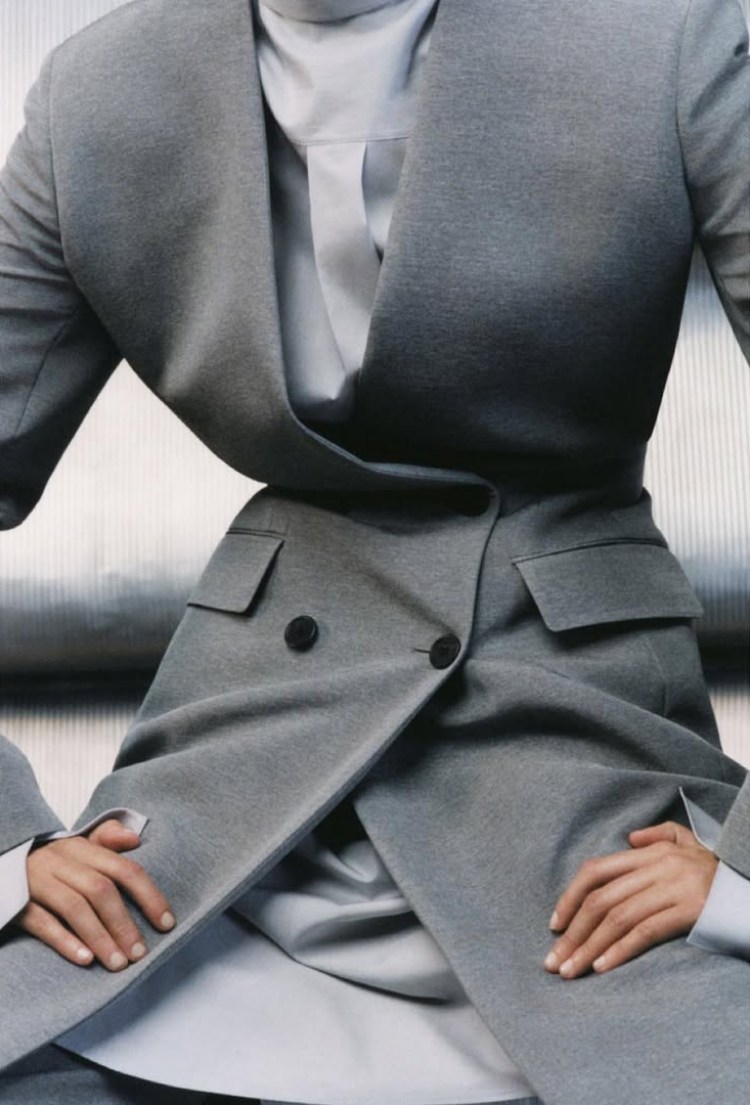 隨著 Zoë Kravitz、Rosie Huntington-Whiteley、Jennifer Lawrence 等人常私下穿著 The Row 的單品，加上社群媒體上的穿搭部落客也紛紛推崇這個品牌，使得 The Row 成為「看起來不像在炫耀，卻處處透露品味」的代表品牌。