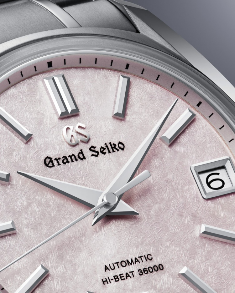 Grand Seiko 錶盤靈感常取自自然景觀，如雪原、晨曦、白樺林，細節如刀鋒般銳利的指針與立體刻度，更是其品牌美學代表。