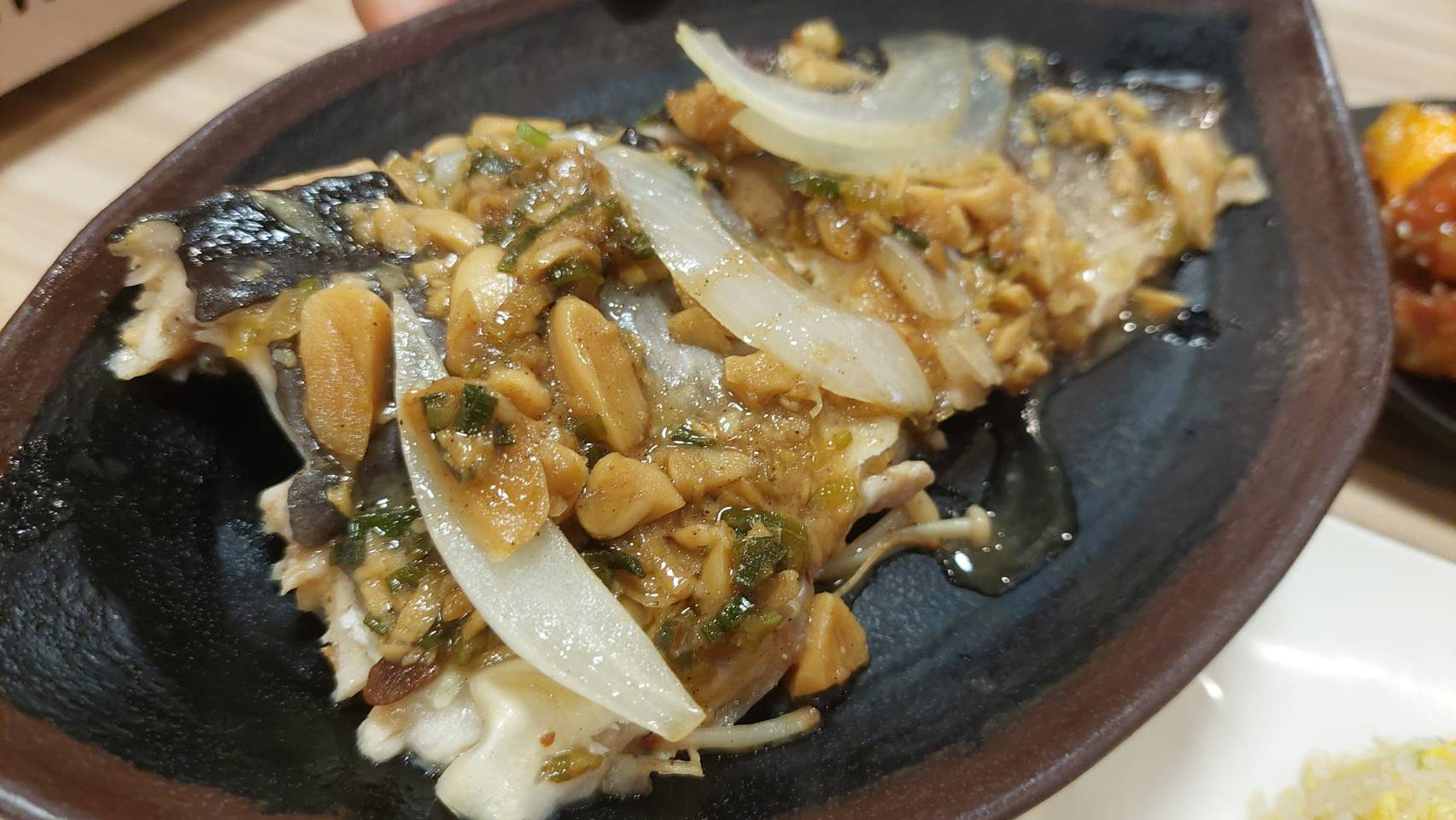 美食｜高鐵左營站美食Cai Shen Dao蔡神到紙包魚，台