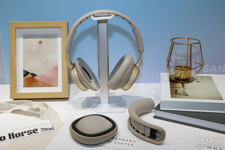 Beoplay H100 內側頭箍和耳墊均經過細心設計，用戶可輕鬆拆下及自行更換。