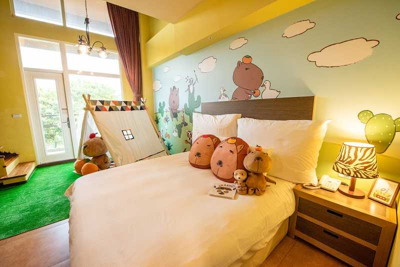 喜歡可愛福豚的遊客有福了，關西六福莊推出冬天限定「福豚泡湯趣主題房」住宿優惠。