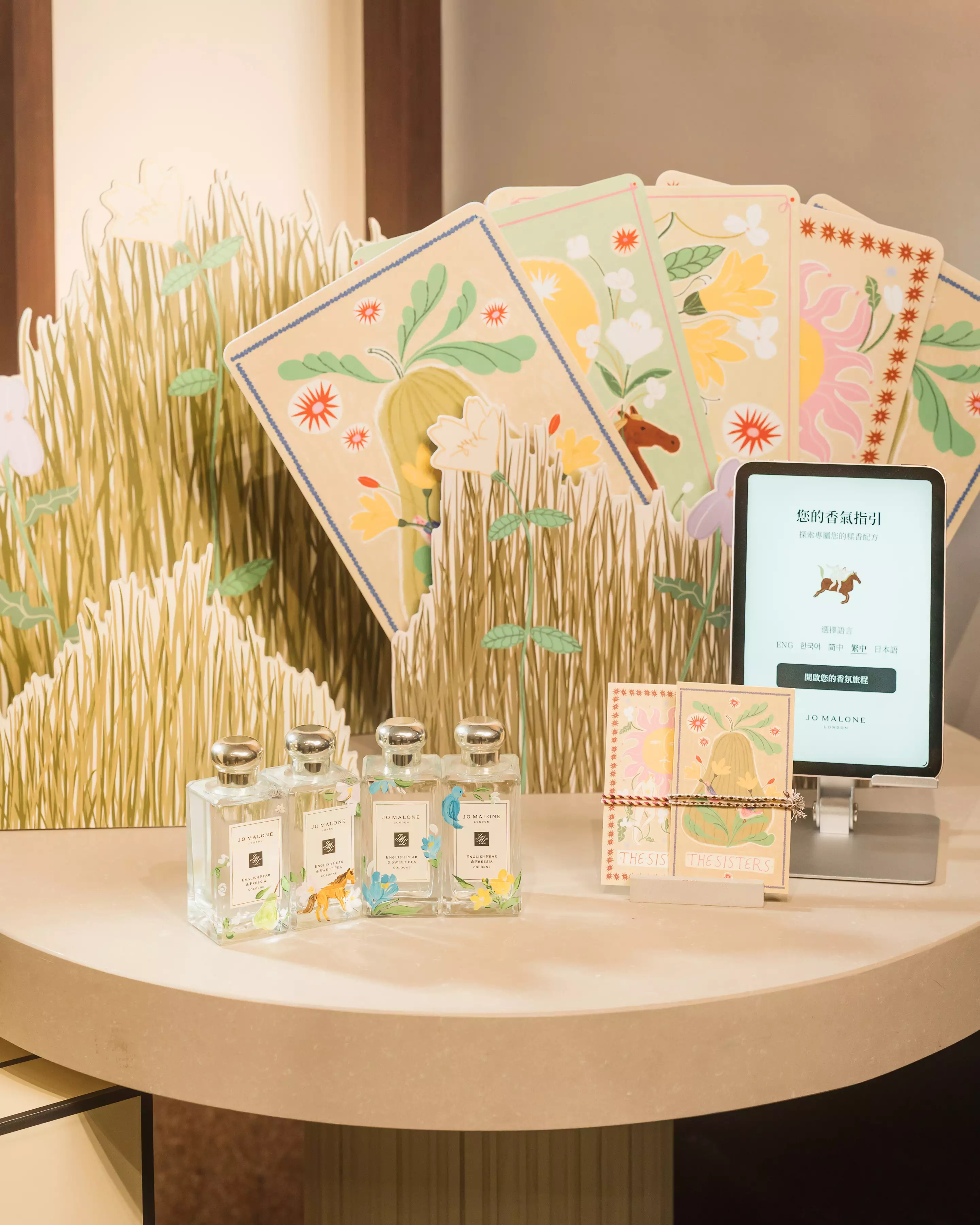 今年母親節期間品牌也推出【英倫彩繪香水瓶活動】