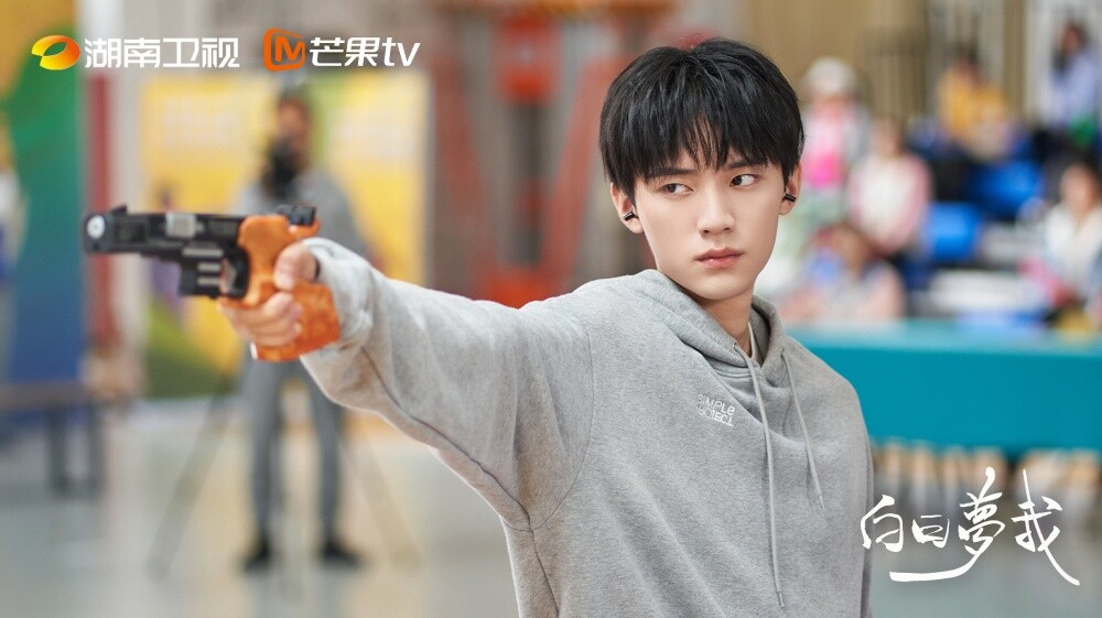 演過運動員鮮肉的陸劇男星！《在暴雪時分》吳磊MAN味爆棚，王星越被讚是「霸總」風格