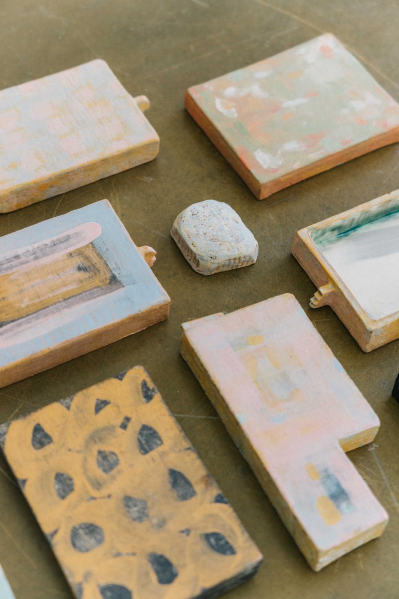 朋丁pon ding展出陶藝家賀羽薇作品「摺色」