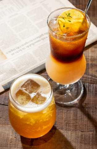 「攝鎮公園」揉合了紅茶、烤蕎麥與杏仁香氣（前，130元），「模範少年」之名則巧妙從所在地和6位股東都是男性而來。（180元，圖／楊澍攝）