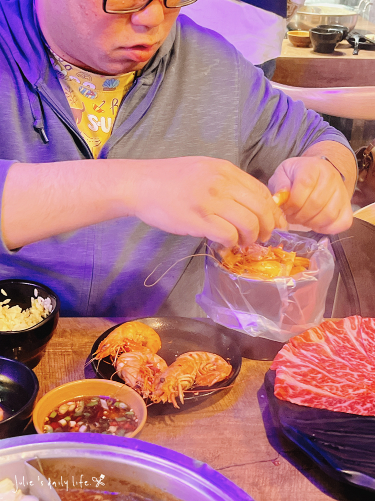 刷刷鍋,和牛,文化路,板橋,板橋火鍋,板橋車站,活蝦,海牧,海牧水產鍋物,海牧火鍋,海鮮,涮涮鍋,火鍋,火鍋推薦,聚餐推薦,鍋物,餐廳推薦,鴛鴦鍋,麻辣鍋 @跟著Julie一起走吧