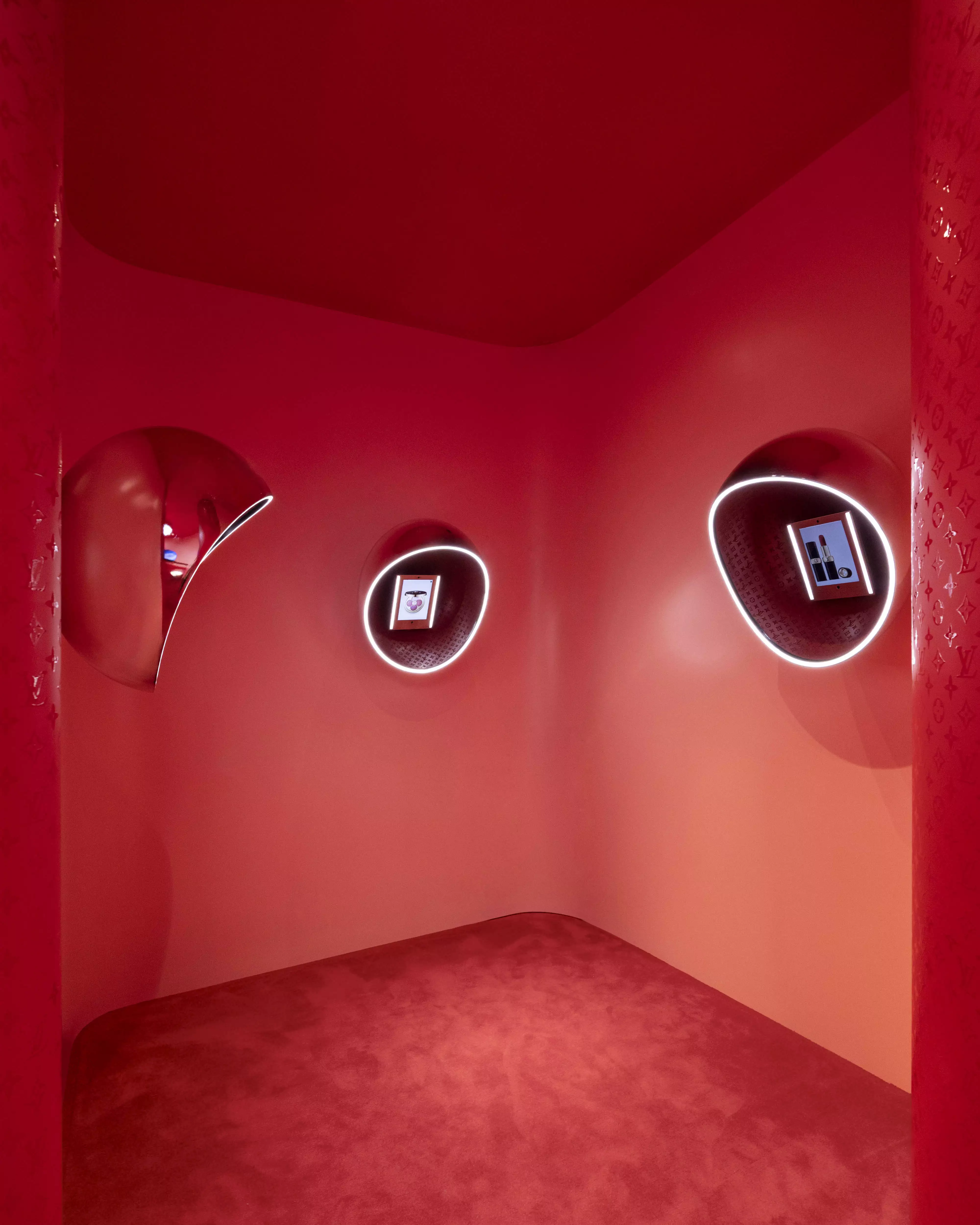 LV美妝店打造「AI智能唇膏體驗區」