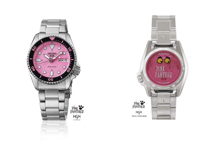 Seiko 5 Sports 與粉紅豹的聯名，把惡作劇精神化作日常穿搭的亮點。面盤重現1964年動畫《The Pink Phink》經典場景——粉紅豹悄悄把藍色房子刷成粉紅色，因此錶面上那串腳印不只是裝飾，而像是剛留下的「證據現場」。粉色錶圈與秒針延續角色的標誌色，鮮活卻不張揚。最具巧思的是可替換錶帶設計：除了金屬鍊帶，還附上印有腳印與「WET PAINT」（油漆未乾）字樣的尼龍錶帶，換上後彷彿立刻加入粉紅豹的惡作劇行動。旋入式透明底蓋則藏著粉紅豹貼牆偷看的經典畫面，讓開箱就像翻開一格漫畫。搭載 4R36 自動機芯、10氣壓防水與實用日曆功能，是一款能陪你在日常中「悄悄耍點可愛」的趣味時計。