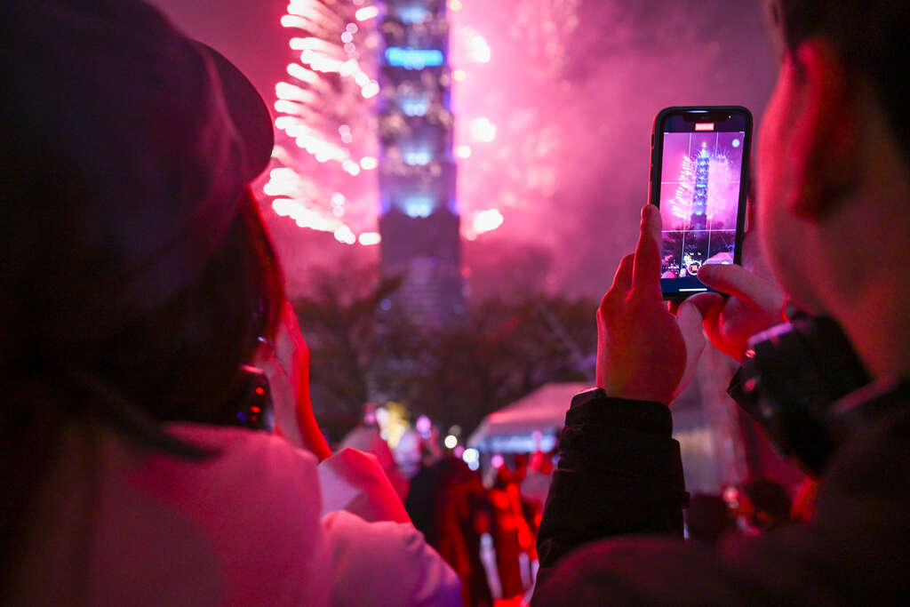 跨年晚會於倒數時刻結合台北101新年大秀，與現場民眾一同迎接新年