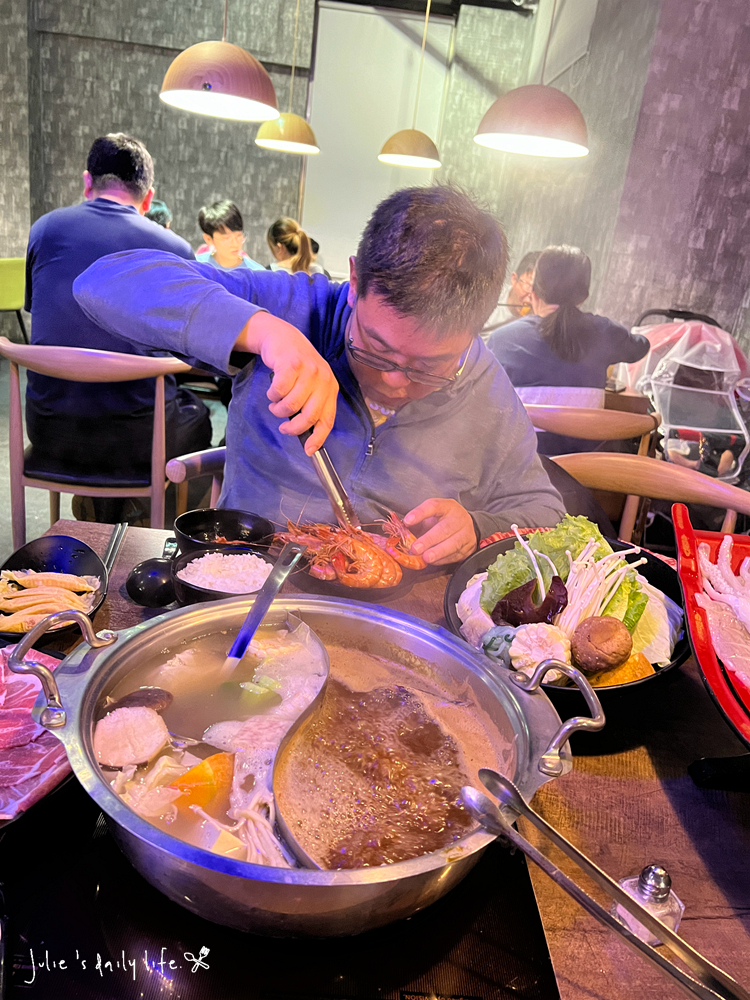 刷刷鍋,和牛,文化路,板橋,板橋火鍋,板橋車站,活蝦,海牧,海牧水產鍋物,海牧火鍋,海鮮,涮涮鍋,火鍋,火鍋推薦,聚餐推薦,鍋物,餐廳推薦,鴛鴦鍋,麻辣鍋 @跟著Julie一起走吧