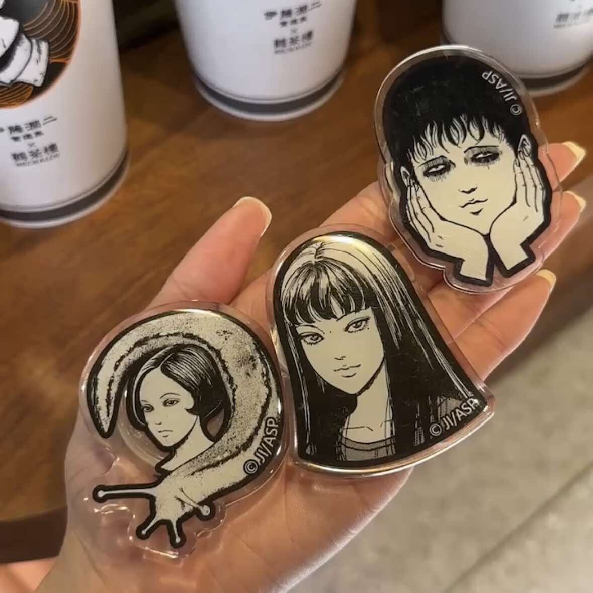 重磅聯名！「鶴茶樓 X 伊藤潤二驚選集」周邊登場，