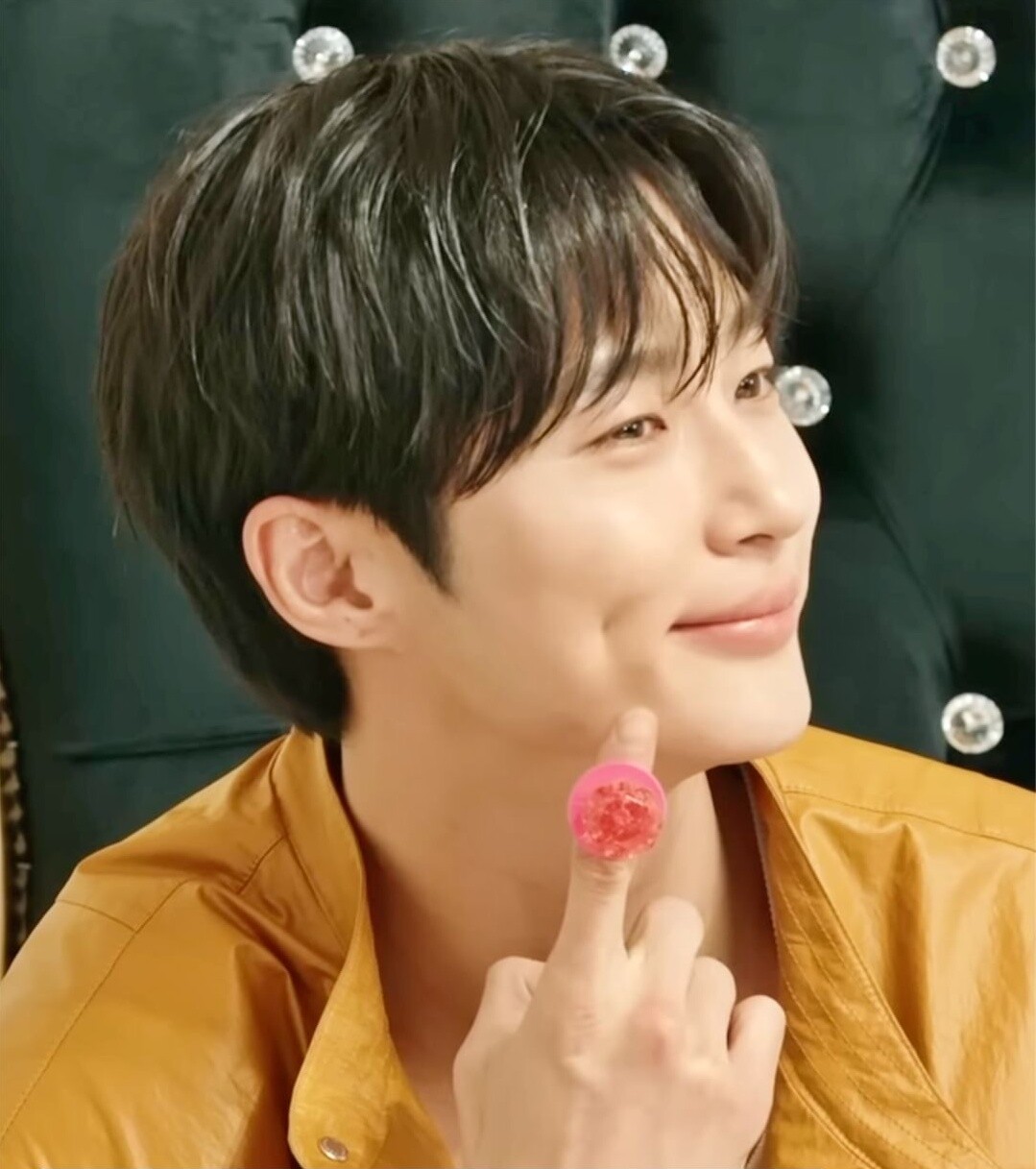 韓網熱議，盤點《背著善宰跑》原著善宰和邊佑錫的高度相似性！