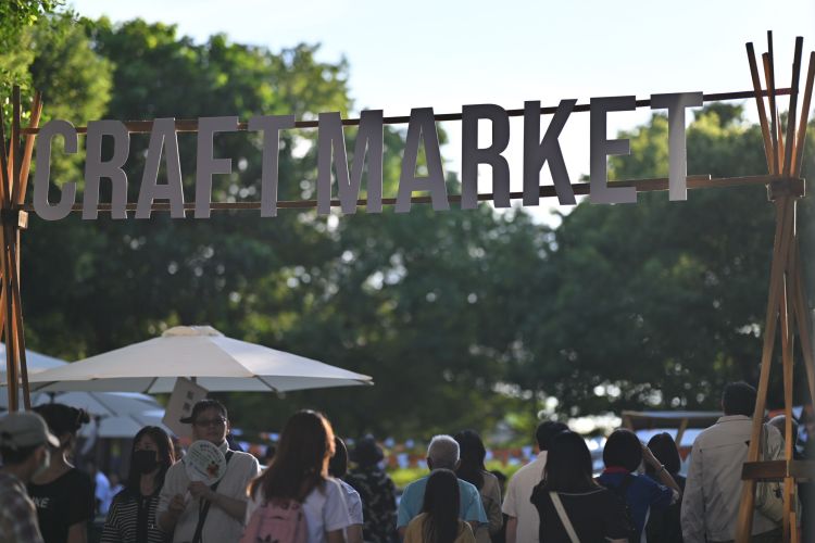 陶藝市集登場，面向強化「越在地越國際」，匯集15組在地工藝夥伴、8家友好產地美食、4所在地小學與2處日本產地品牌，讓器物、食味與學校共展「鶯歌製造」的豐富光譜。