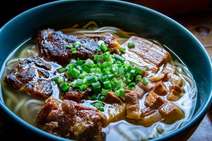 沖縄の特産品・名物が使われたお土産を選ぶ