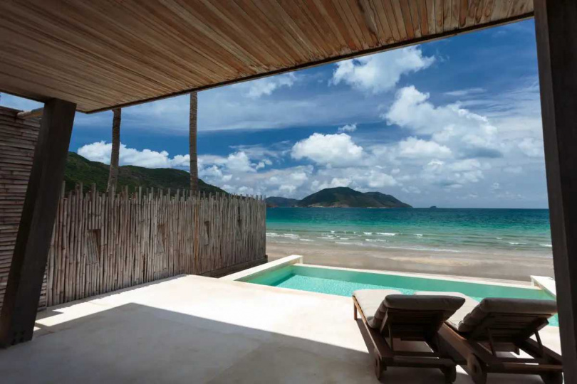 昆島「 Six Senses Con Dao」 更被視為越南最頂級海島渡假代表之一，圖為海濱雙併泳池別墅。（圖／品牌提供）