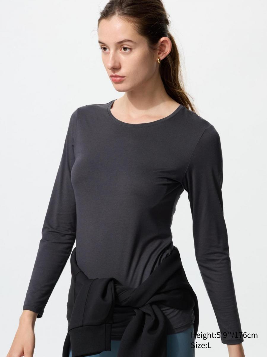 這款面料輕薄、貼身的「Heattech圓領長袖T恤」，是許多人買發熱衣的首選！便於內搭的特性，又不過於厚重，是許多上班族女孩用來面對冷氣房的最佳夥伴。