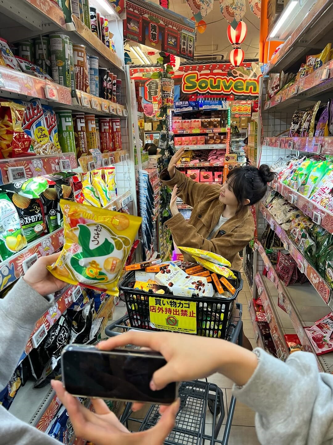 韓國MZ 世代瘋傳「음본나 食中我」美食照！超簡單技巧， Karina、澀琪同款照這樣拍