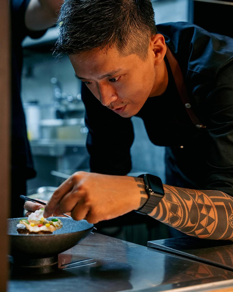出身總鋪師世家的主廚Craig Yang，沒有被傳統束縛，反而以法式烹飪的精準火候與層次思維，為經典台味注入摩登靈魂